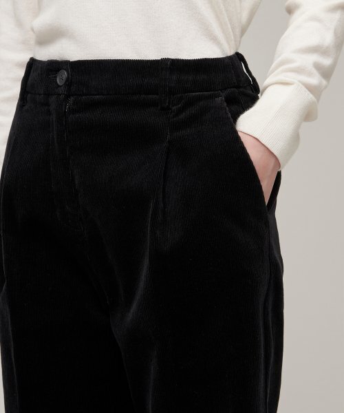 MUSINSA STANDARD WOMAN（ムシンサスタンダードウーマン）の「ウィメンズテーパードコーデュロイパンツ[ブラック]（その他パンツ・レディース・その他・30/24/25/26/27/28/29）」の4枚目の写真