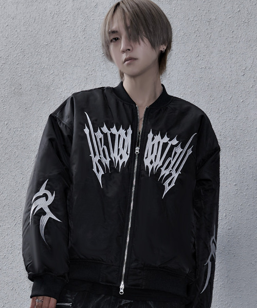 SILVER BULLET（シルバーバレット）の「『CavariA/キャバリア』トライバル刺繍ボンバージャケット（ブルゾン・メンズ・ブラック×ホワイト/ブラック×ブラック・M/L）」の3枚目の写真
