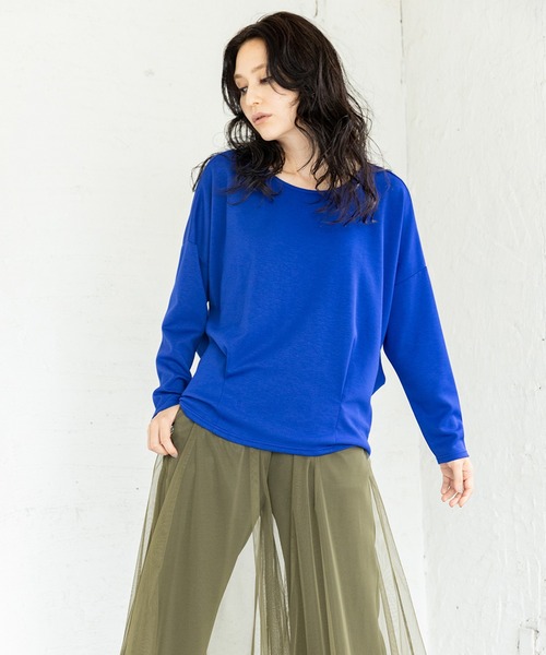 OSMOSIS(オズモーシス)の「バックコクーンプルオーバー(Tシャツ/カットソー・レディース・ブルー/ブラック/アイボリー・ONE SIZE)」の3枚目の写真