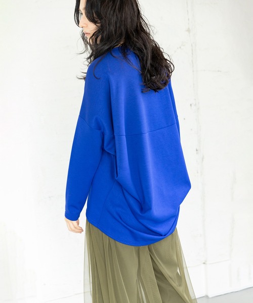 OSMOSIS(オズモーシス)の「バックコクーンプルオーバー(Tシャツ/カットソー・レディース・ブルー/ブラック/アイボリー・ONE SIZE)」の9枚目の写真