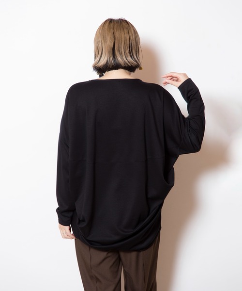 OSMOSIS(オズモーシス)の「バックコクーンプルオーバー(Tシャツ/カットソー・レディース・ブルー/ブラック/アイボリー・ONE SIZE)」の15枚目の写真