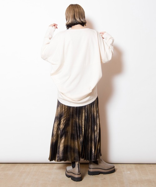 OSMOSIS(オズモーシス)の「バックコクーンプルオーバー(Tシャツ/カットソー・レディース・ブルー/ブラック/アイボリー・ONE SIZE)」の20枚目の写真