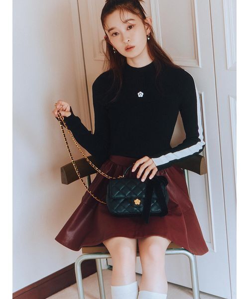 LILY BROWN(リリーブラウン)の「【LILY BROWN×MARY QUANT】ソフトリブニットトップス(ニット/セーター・レディース・シルバー/ピンク/その他/ブラック・F)」の2枚目の写真