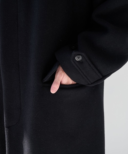 markaware（マーカウェア）の「【marka/markaware】別注 RAGLAN SLEEVE COAT（ダウンジャケット/コート・メンズ・グレー/ブラック・2/1）」の4枚目の写真