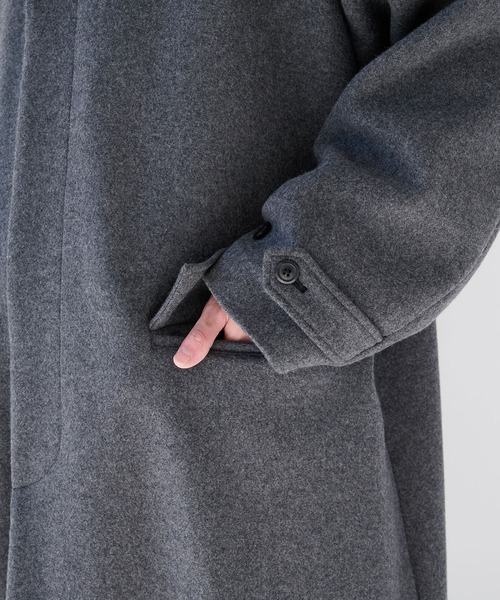 markaware（マーカウェア）の「【marka/markaware】別注 RAGLAN SLEEVE COAT（ダウンジャケット/コート・メンズ・グレー/ブラック・2/1）」の11枚目の写真