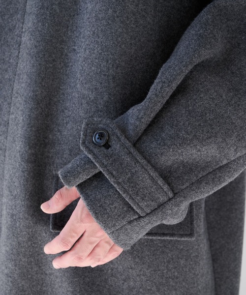 markaware（マーカウェア）の「【marka/markaware】別注 RAGLAN SLEEVE COAT（ダウンジャケット/コート・メンズ・グレー/ブラック・2/1）」の13枚目の写真