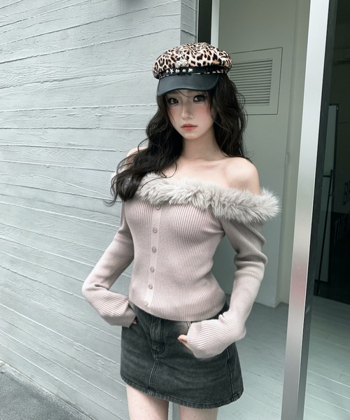 VEILA（ヴェイラ）の「ファーオフショルダーリブニットトップス（ニット/セーター・レディース・グレー・フリー）」の16枚目の写真
