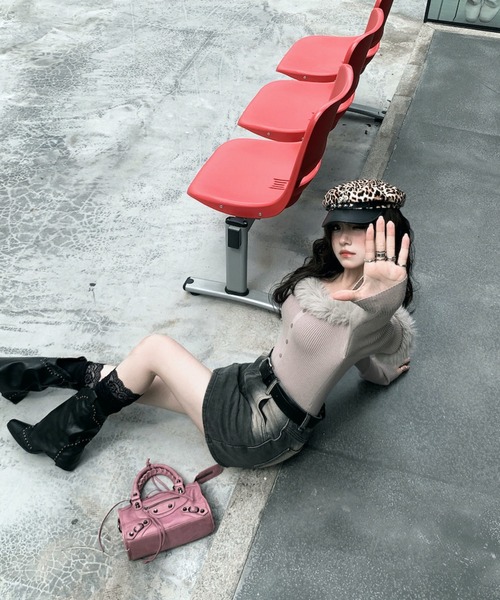 VEILA（ヴェイラ）の「ファーオフショルダーリブニットトップス（ニット/セーター・レディース・グレー・フリー）」の17枚目の写真