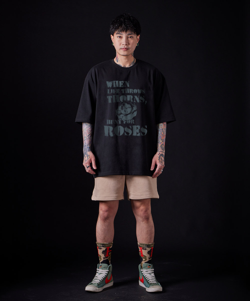 ASTRAL PROJECTION（アストラルプロジェクション）の「[オーバーサイズ]ローズ13番手コットンラウンドネック半袖Tシャツ_ブラック（Tシャツ/カットソー・メンズ・その他・X-LARGE/LARGE/MEDIUM）」の3枚目の写真