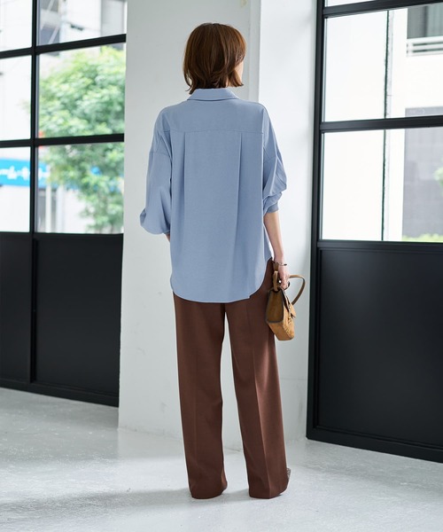 STYLE DELI(スタイルデリ)の「シワFREEスルスル袖リブシャツ(シャツ/ブラウス・レディース・オフホワイト/ライトブルー/ブラウン・FREE)」の9枚目の写真