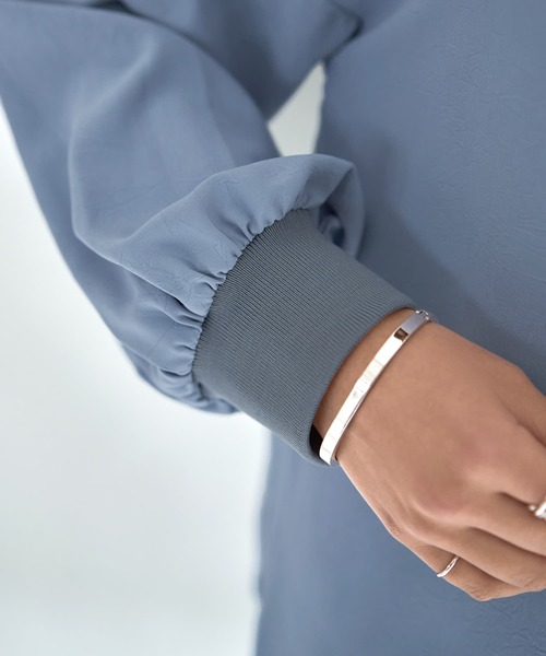 STYLE DELI(スタイルデリ)の「シワFREEスルスル袖リブシャツ(シャツ/ブラウス・レディース・オフホワイト/ライトブルー/ブラウン・FREE)」の10枚目の写真