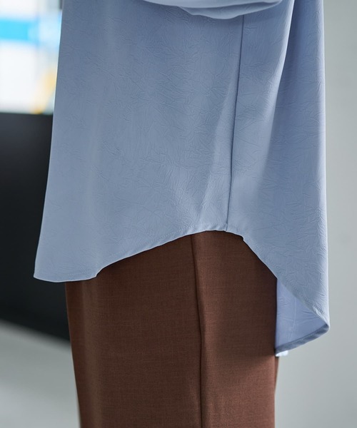 STYLE DELI(スタイルデリ)の「シワFREEスルスル袖リブシャツ(シャツ/ブラウス・レディース・オフホワイト/ライトブルー/ブラウン・FREE)」の13枚目の写真