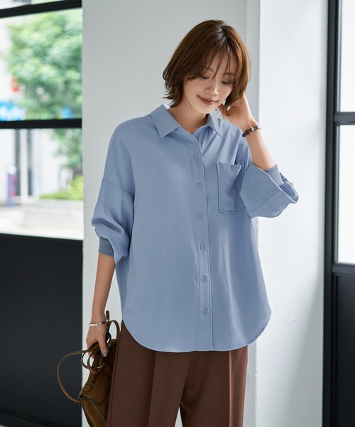 STYLE DELI(スタイルデリ)の「シワFREEスルスル袖リブシャツ(シャツ/ブラウス・レディース・オフホワイト/ライトブルー/ブラウン・FREE)」の4枚目の写真