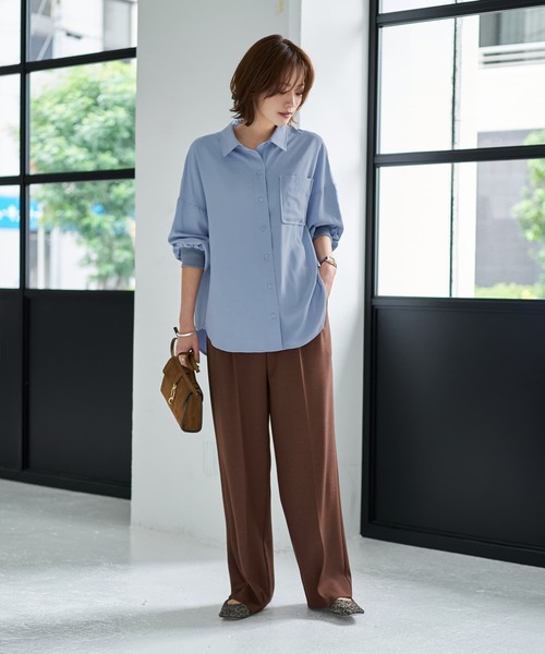 STYLE DELI(スタイルデリ)の「シワFREEスルスル袖リブシャツ(シャツ/ブラウス・レディース・オフホワイト/ライトブルー/ブラウン・FREE)」の5枚目の写真