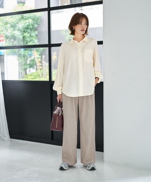 STYLE DELI(スタイルデリ)の「シワFREEスルスル袖リブシャツ(シャツ/ブラウス・レディース・オフホワイト/ライトブルー/ブラウン・FREE)」の15枚目の写真