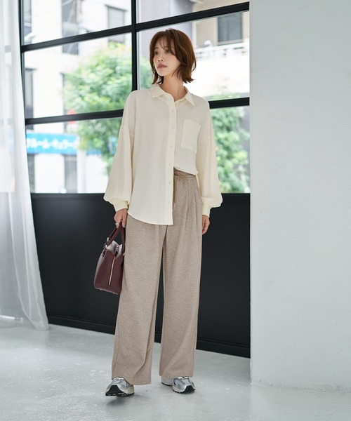 STYLE DELI(スタイルデリ)の「シワFREEスルスル袖リブシャツ(シャツ/ブラウス・レディース・オフホワイト/ライトブルー/ブラウン・FREE)」の18枚目の写真