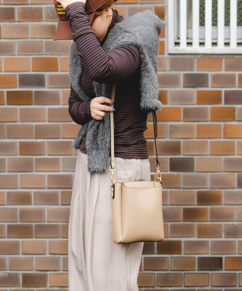 RODE SKO（ロデスコ）の「フロントポケットタテナガショルダーバッグ（ショルダーバッグ・レディース・ブラック/ベージュ/ホワイト・ONE）」の3枚目の写真