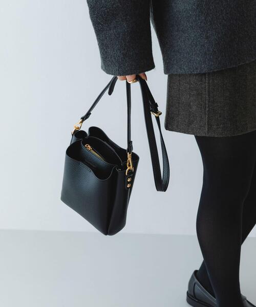 RODE SKO（ロデスコ）の「フロントポケットタテナガショルダーバッグ（ショルダーバッグ・レディース・ブラック/ベージュ/ホワイト/グレー・ONE）」の5枚目の写真