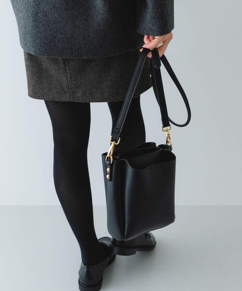 RODE SKO（ロデスコ）の「フロントポケットタテナガショルダーバッグ（ショルダーバッグ・レディース・ブラック/ベージュ/ホワイト/グレー・ONE）」の6枚目の写真
