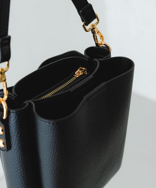 RODE SKO（ロデスコ）の「フロントポケットタテナガショルダーバッグ（ショルダーバッグ・レディース・ブラック/ベージュ/ホワイト/グレー・ONE）」の13枚目の写真