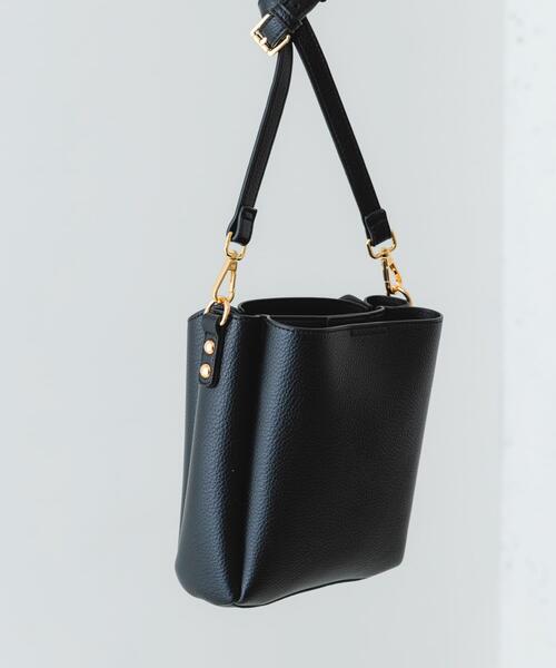 RODE SKO（ロデスコ）の「フロントポケットタテナガショルダーバッグ（ショルダーバッグ・レディース・ブラック/ベージュ/ホワイト/グレー・ONE）」の14枚目の写真