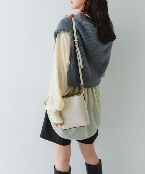 RODE SKO（ロデスコ）の「フロントポケットタテナガショルダーバッグ（ショルダーバッグ・レディース・ブラック/ベージュ/ホワイト・ONE）」の16枚目の写真