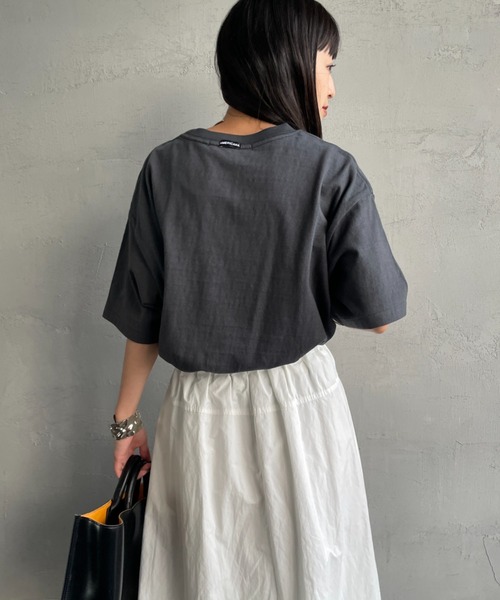 AMERICANA（アメリカーナ）の「[Americana/アメリカーナ] 別注 AMRCN ロゴプリント Tシャツ（Tシャツ/カットソー・レディース・ベージュ/スミクロ/ホワイト・ONE SIZE）」の20枚目の写真