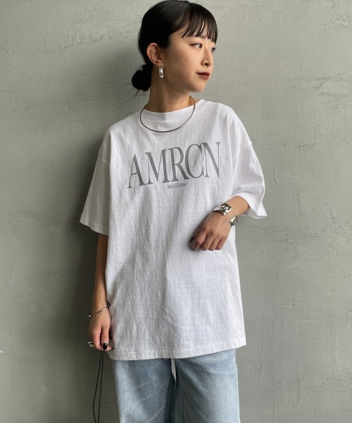 AMERICANA（アメリカーナ）の「[Americana/アメリカーナ] 別注 AMRCN ロゴプリント Tシャツ（Tシャツ/カットソー・レディース・ベージュ/スミクロ/ホワイト・ONE SIZE）」の13枚目の写真