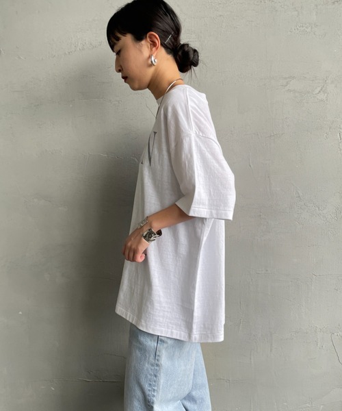 AMERICANA（アメリカーナ）の「[Americana/アメリカーナ] 別注 AMRCN ロゴプリント Tシャツ（Tシャツ/カットソー・レディース・ベージュ/スミクロ/ホワイト・ONE SIZE）」の14枚目の写真