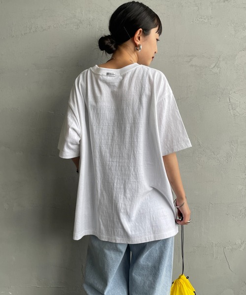 AMERICANA（アメリカーナ）の「[Americana/アメリカーナ] 別注 AMRCN ロゴプリント Tシャツ（Tシャツ/カットソー・レディース・ベージュ/スミクロ/ホワイト・ONE SIZE）」の15枚目の写真