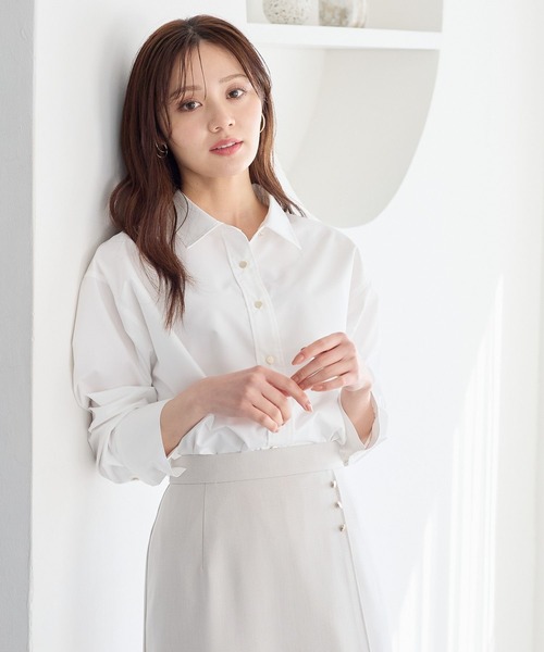 Andemiu（アンデミュウ）の「【イージーケア】キンボタンシャツ642984（シャツ/ブラウス・レディース・オフホワイト/ブルー/ラベンダー・FREE）」の2枚目の写真