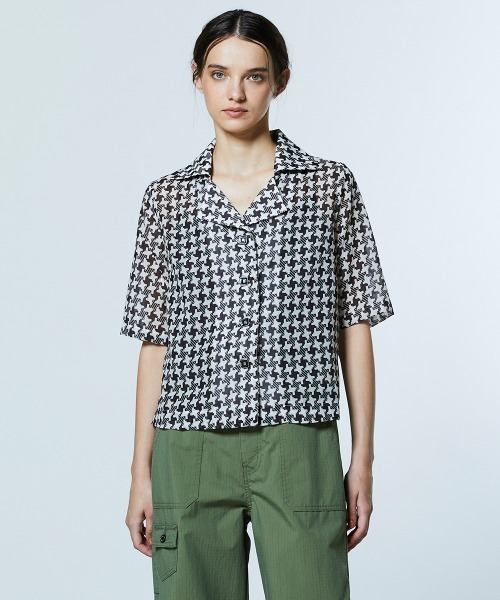 DOUBLE STANDARD CLOTHING（ダブルスタンダードクロージング）の「幾何学柄 シフォンオープンカラーシャツ（シャツ/ブラウス・レディース・ホワイト×ブラック・38/36）」の4枚目の写真