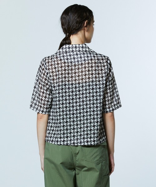 DOUBLE STANDARD CLOTHING（ダブルスタンダードクロージング）の「幾何学柄 シフォンオープンカラーシャツ（シャツ/ブラウス・レディース・ホワイト×ブラック・38/36）」の6枚目の写真