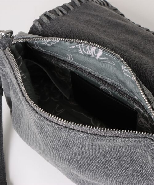 Desigual（デシグアル）の「ミッキー＆ミニー 刺繍 デニム ショルダーバッグ（ショルダーバッグ・レディース・ブラック・FREE）」の2枚目の写真