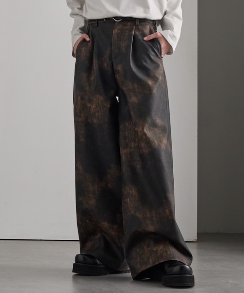 cussil(クシル)の「【cussil/クシル】ヴィンテージライクワイドストレート合皮パンツ(その他パンツ・メンズ・ブラック/ブラウン・S/M/L)」の1枚目の写真