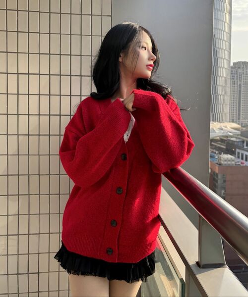 DAUSPICE（ディーオスピス）の「(DUC) Oversized V-neck knit cardigan Red（カーディガン/ボレロ・レディース・レッド・ONE SIZE）」の3枚目の写真