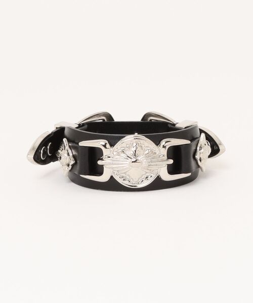 TOGA TOO(トーガトゥ)の「TOGA TOO Double buckle concho bangle(ブレスレット・レディース・ブラック・FREE)」の4枚目の写真
