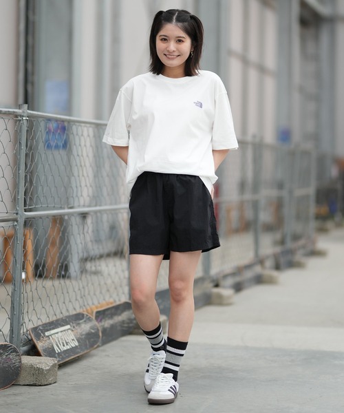 THE NORTH FACE(ザノースフェイス)の「THE NORTH FACE/ノースフェイス 半袖 Tシャツ ショートスリーブマウンテンフラワーティー NT32650(Tシャツ/カットソー・レディース・ダークベージュ/スモークグレー/ブラック/ホワイト・M/S)」の7枚目の写真