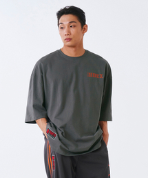 HDEX（エイチデックス）の「コアスモールロゴジャイアントフィットショートスリーブ（チャコール）（Tシャツ/カットソー）」