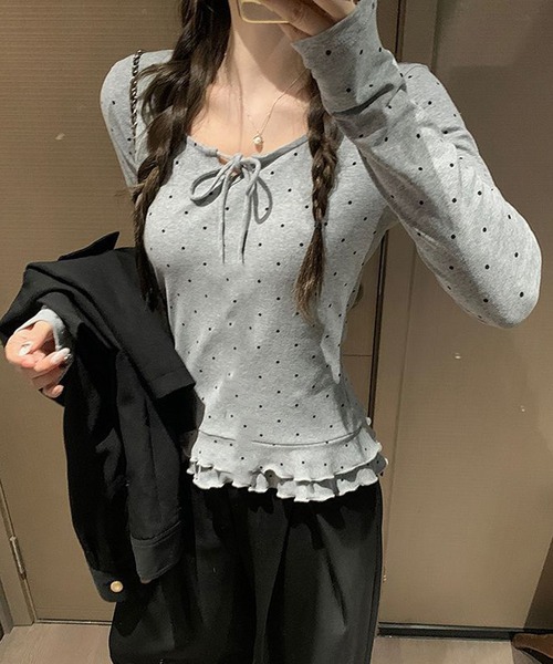 Nia(ニア)の「Nia(ニア)/リボン付きドット柄フリルトップス(Tシャツ/カットソー・レディース・グレー/ホワイト・MEDIUM/SMALL)」の4枚目の写真