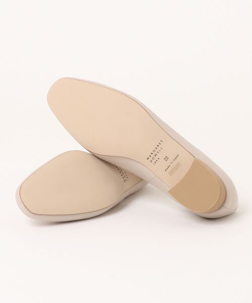 MARGARET HOWELL idea（マーガレット・ハウエルアイデア）の「ラウンドトゥプレーンパンプス（パンプス・レディース・ブラック/ライトベージュ・22.5cm/23.0cm/23.5cm/24.0cm/24.5cm/22.0cm）」の4枚目の写真