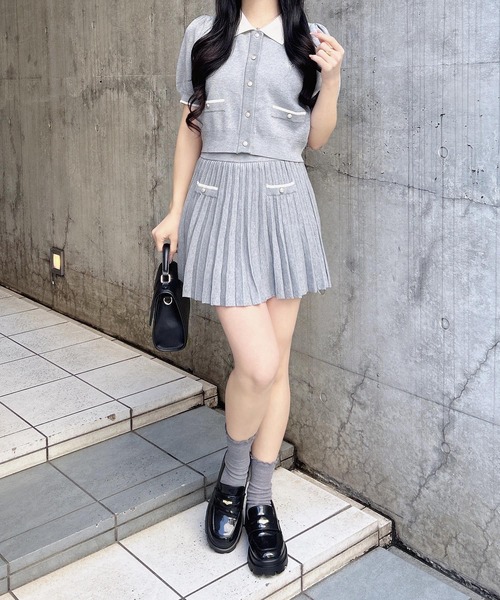 INGNI（イング）の「配色胸刺繍襟付ニットカーディガン＋ニットミニスカパン／セットアップ（セットアップ・レディース・ホワイト×ネイビー/ネイビー系/グレー×ホワイト・M）」の17枚目の写真