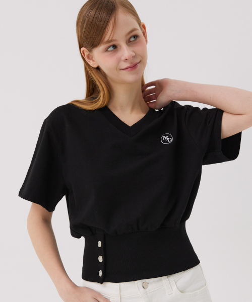 AWESOME STUDIO(オーサムスタジオ)の「Vネックボタン装飾半袖Tシャツブラック(Tシャツ/カットソー・レディース・ブラック・FREE)」の2枚目の写真