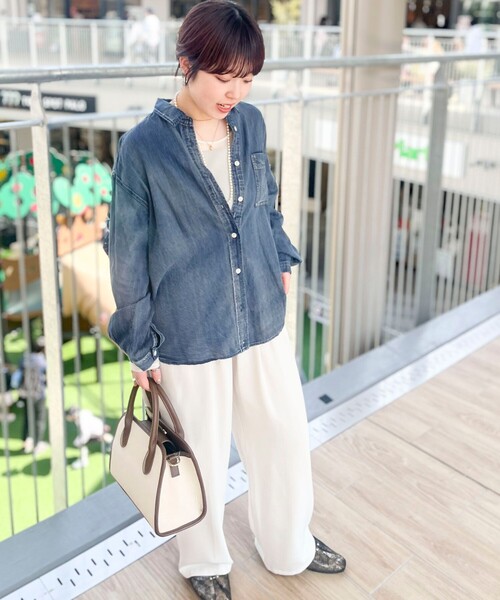 MICO COULIER（ミコクリエ）の「シアーデニムシャツ（シャツ/ブラウス・レディース・ライトブルー/グレー/インディゴブルー・38）」の5枚目の写真