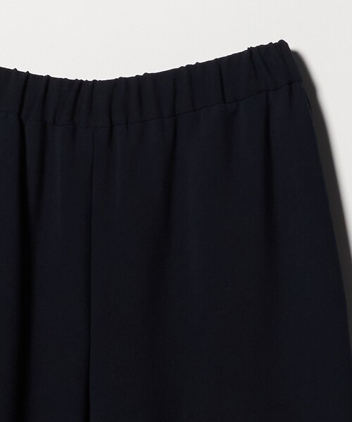 UNITED ARROWS(ユナイテッドアローズ)の「COMFY ストレート イージーパンツ ‐防汚 UVカット ウォッシャブル‐(スラックス・レディース・ネイビー/ブラック・36/34/38)」の4枚目の写真