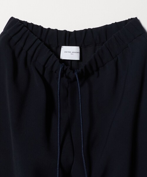 UNITED ARROWS(ユナイテッドアローズ)の「COMFY ストレート イージーパンツ ‐防汚 UVカット ウォッシャブル‐(スラックス・レディース・ネイビー/ブラック・36/34/38)」の6枚目の写真