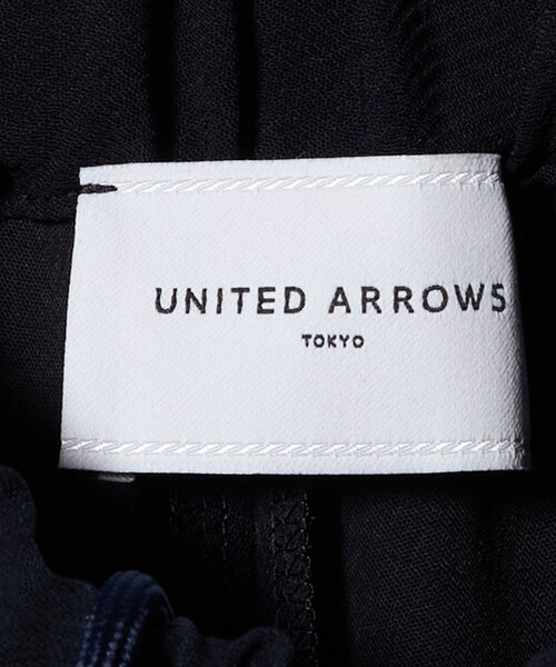 UNITED ARROWS(ユナイテッドアローズ)の「COMFY ストレート イージーパンツ ‐防汚 UVカット ウォッシャブル‐(スラックス・レディース・ネイビー/ブラック・36/34/38)」の12枚目の写真