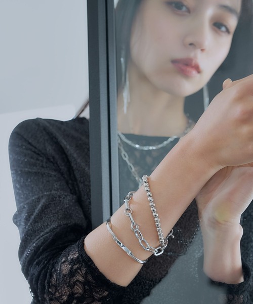 HARE（ハレ）の「2Pデザインチェーンブレス(HARE)（ブレスレット・レディース・ホワイト/シルバー・FREE）」の2枚目の写真