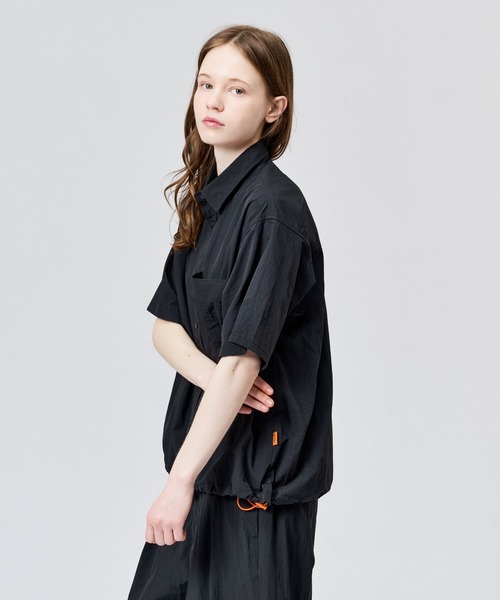 WETTEMPT（ウィテンプト）の「NYLON BICOLOR DRAWSTRING S/S SHIRT / ナイロンバイカラードローコードS/Sシャツ（シャツ/ブラウス・メンズ・ブラウン/ネイビー/ブラック・SMALL/MEDIUM/LARGE）」の9枚目の写真