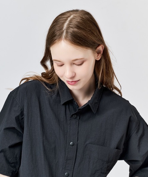 WETTEMPT（ウィテンプト）の「NYLON BICOLOR DRAWSTRING S/S SHIRT / ナイロンバイカラードローコードS/Sシャツ（シャツ/ブラウス・メンズ・ブラウン/ネイビー/ブラック・SMALL/MEDIUM/LARGE）」の10枚目の写真